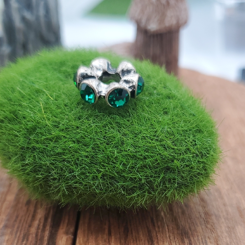 Elegant Silver and Green Gemstone‎ Charm P339